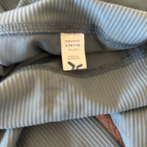PowerSoft Go-Dry ribbed flared yoga pants Old Navy Size S Petite. Like new - Picture 3 of 4